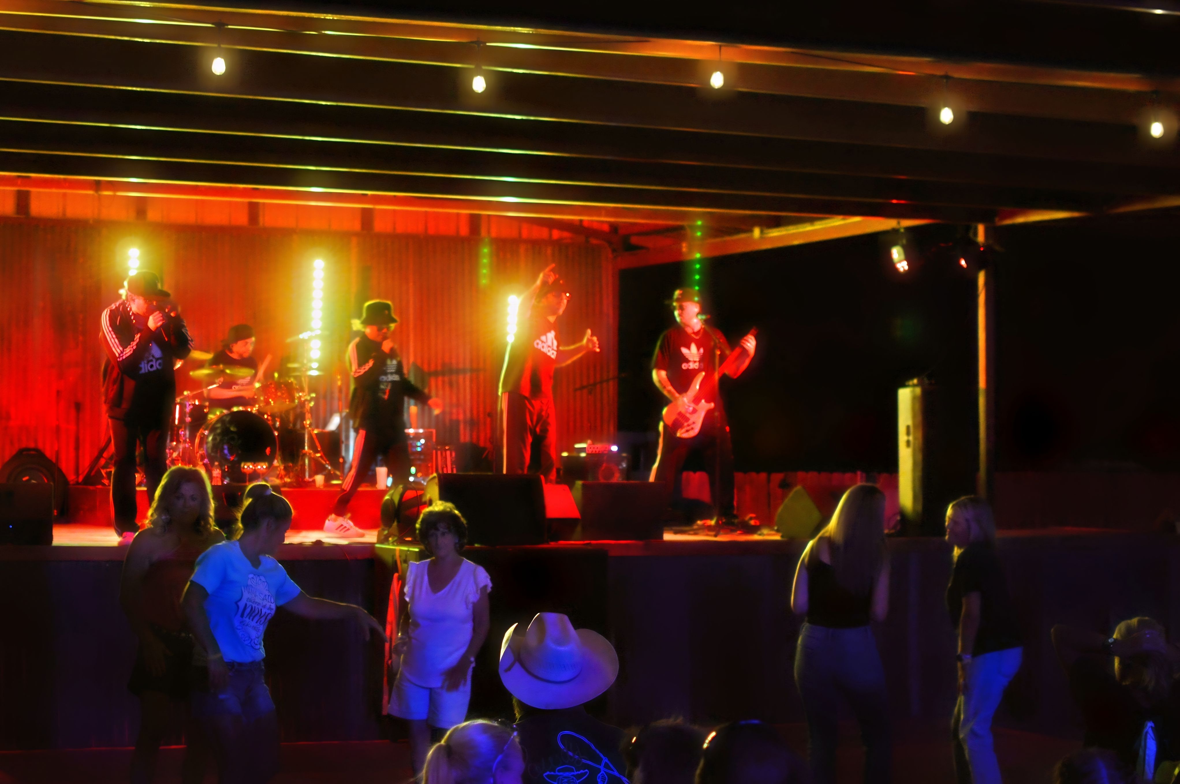 Live music at Crazy Horse Saloon